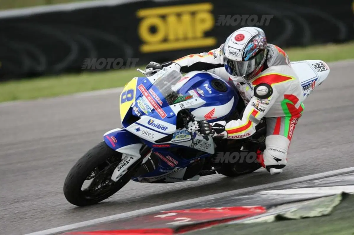 Prende il via a Misano la Michelin Power Cup 2012 (2)