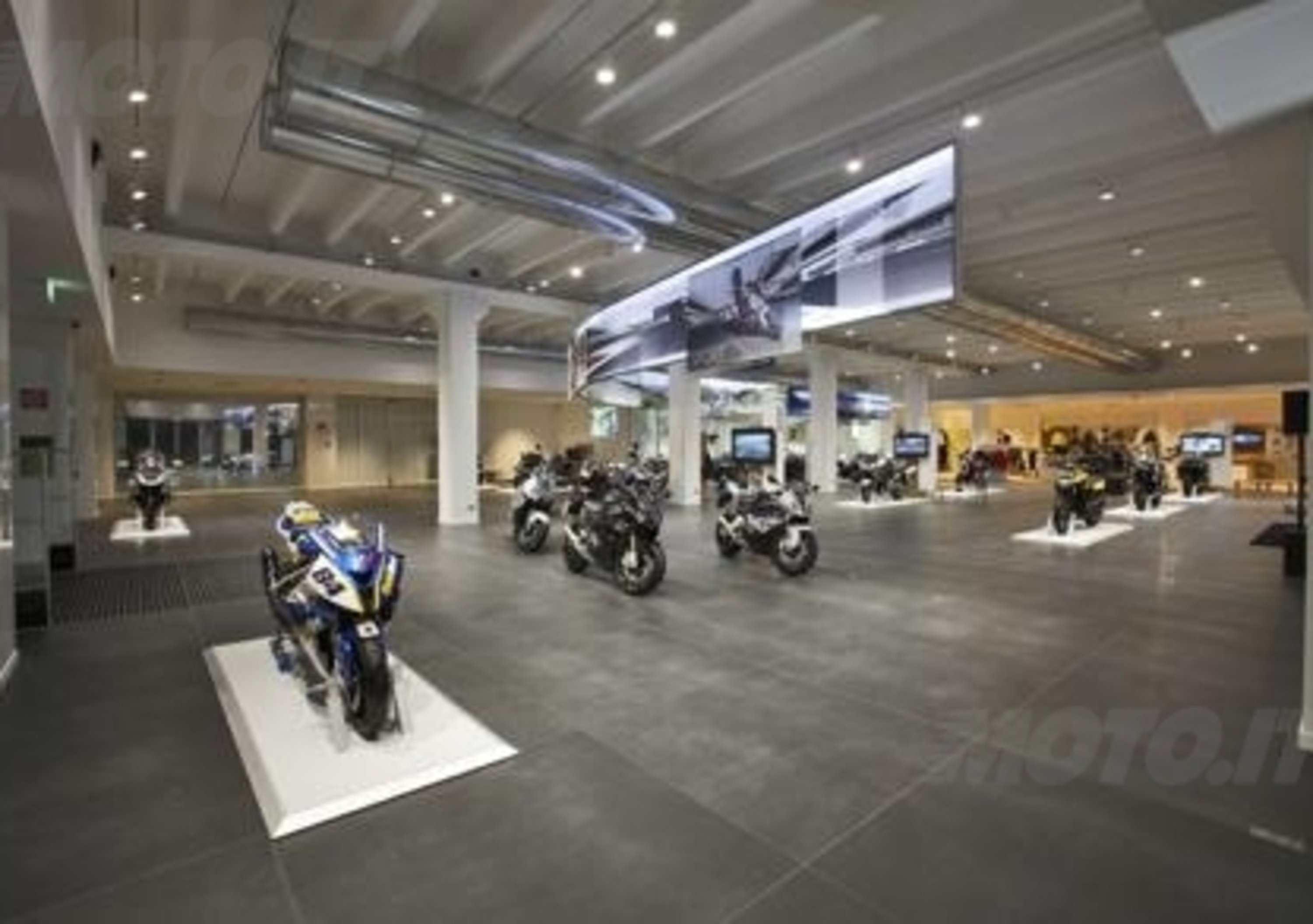 BMW Motorrad inaugura a Roma la pi&ugrave; grande concessionaria del mondo