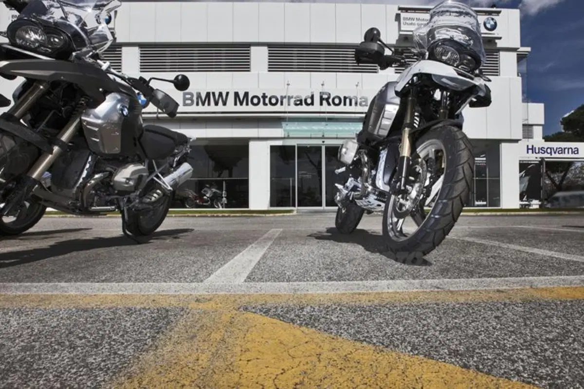 BMW Motorrad inaugura a Roma la più grande concessionaria del mondo