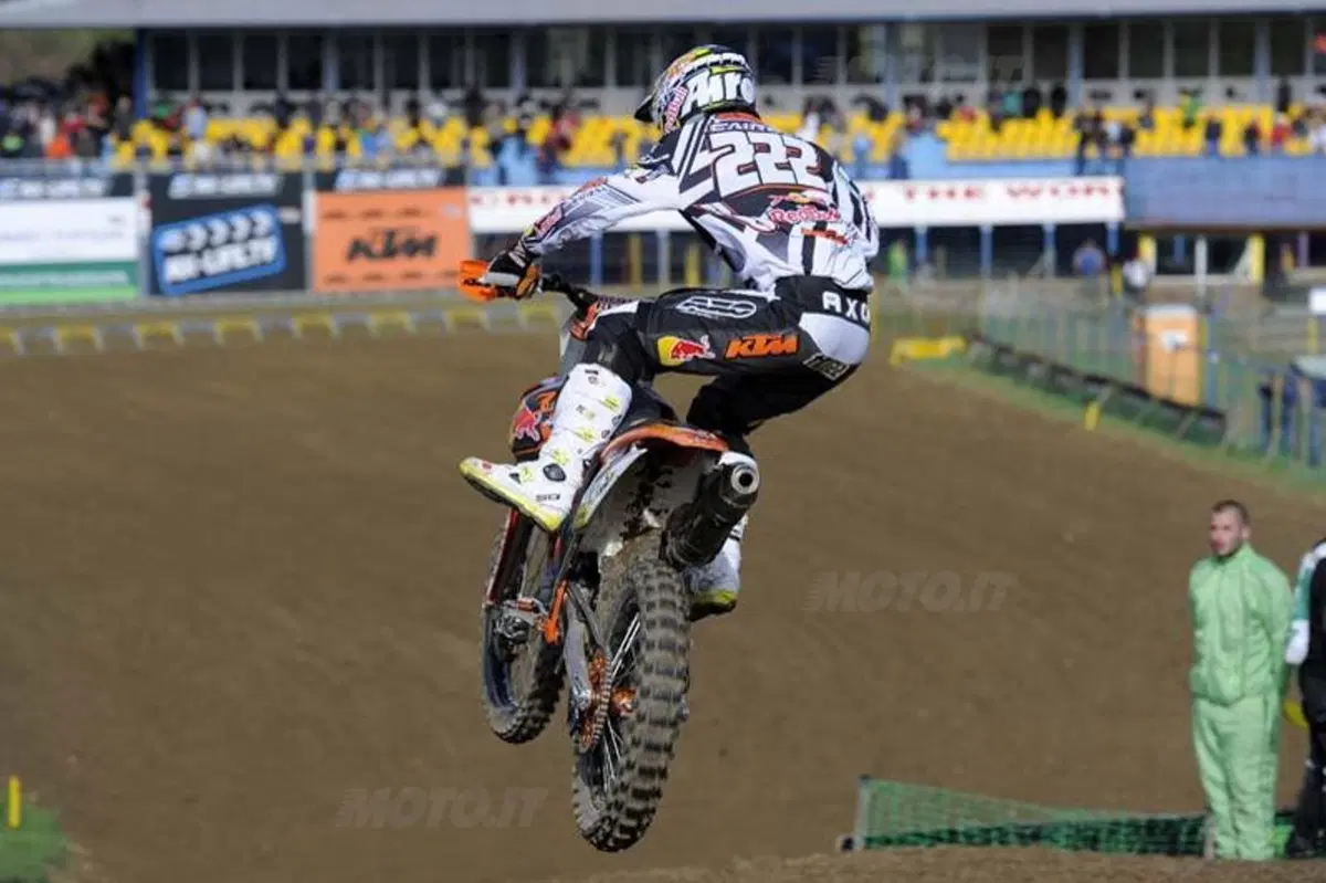 Motocross. Cairoli e Searle si aggiudicano le qualifiche a Sevlievo