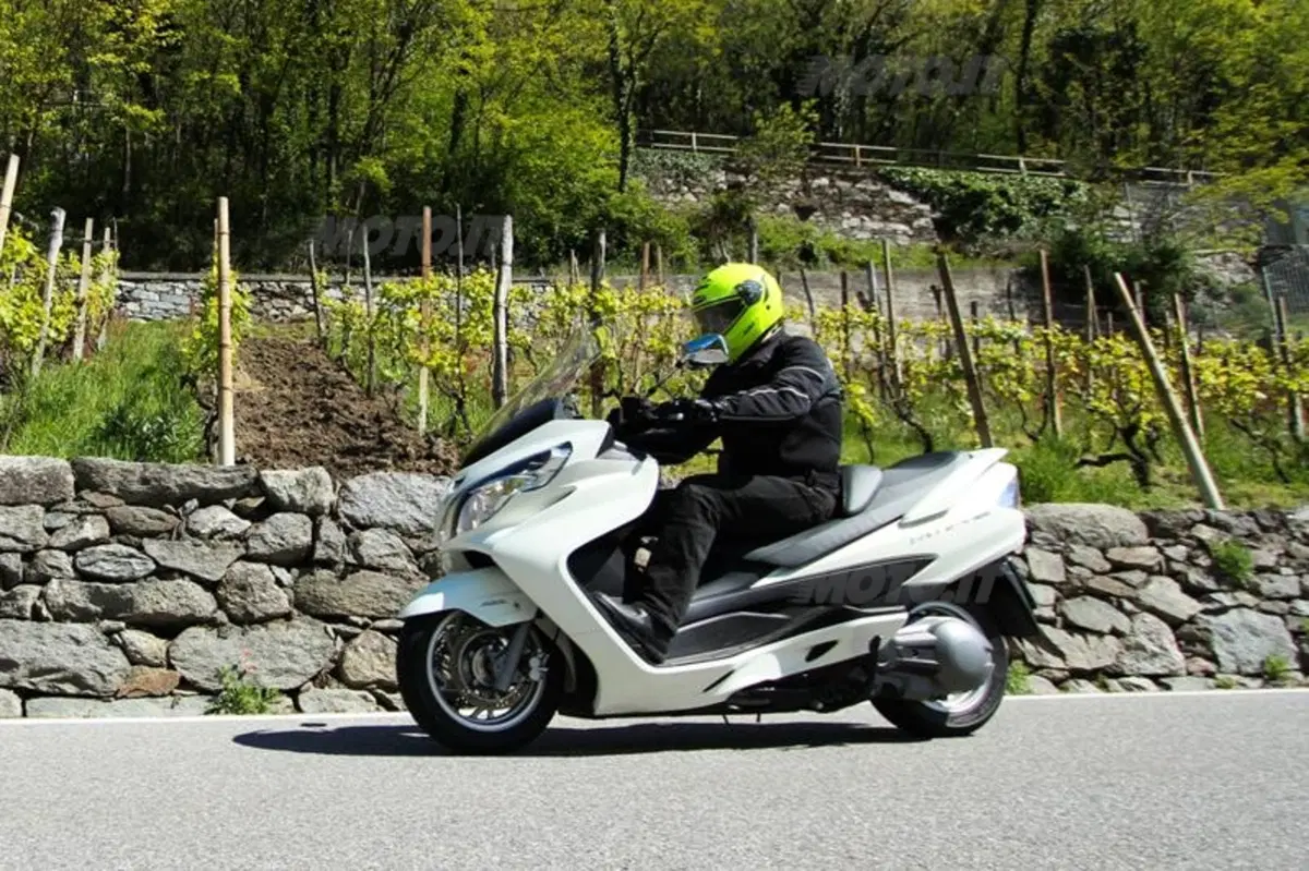 Test pneumatici. Michelin Power Pure SC (3)