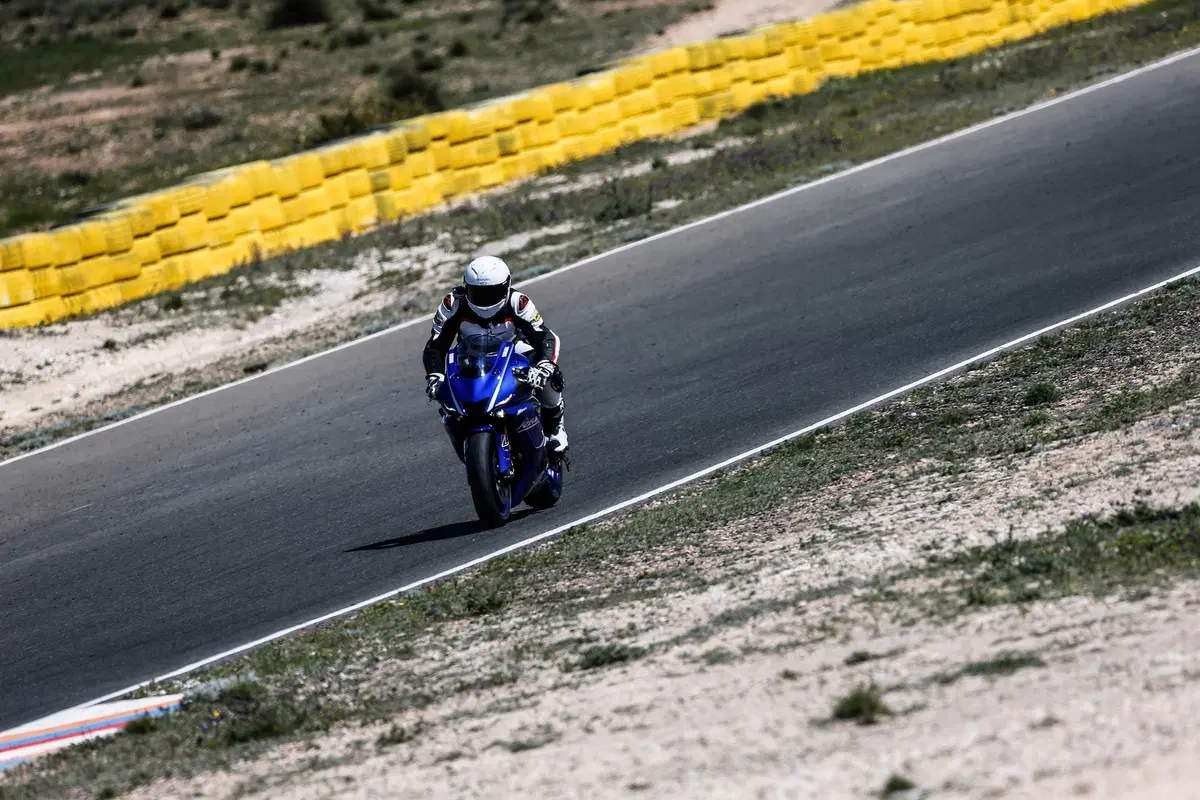 Yamaha YZF-R6 2017 (8)