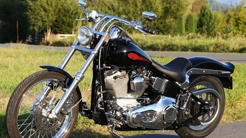 Harley Davidson: torna la Softail Standard