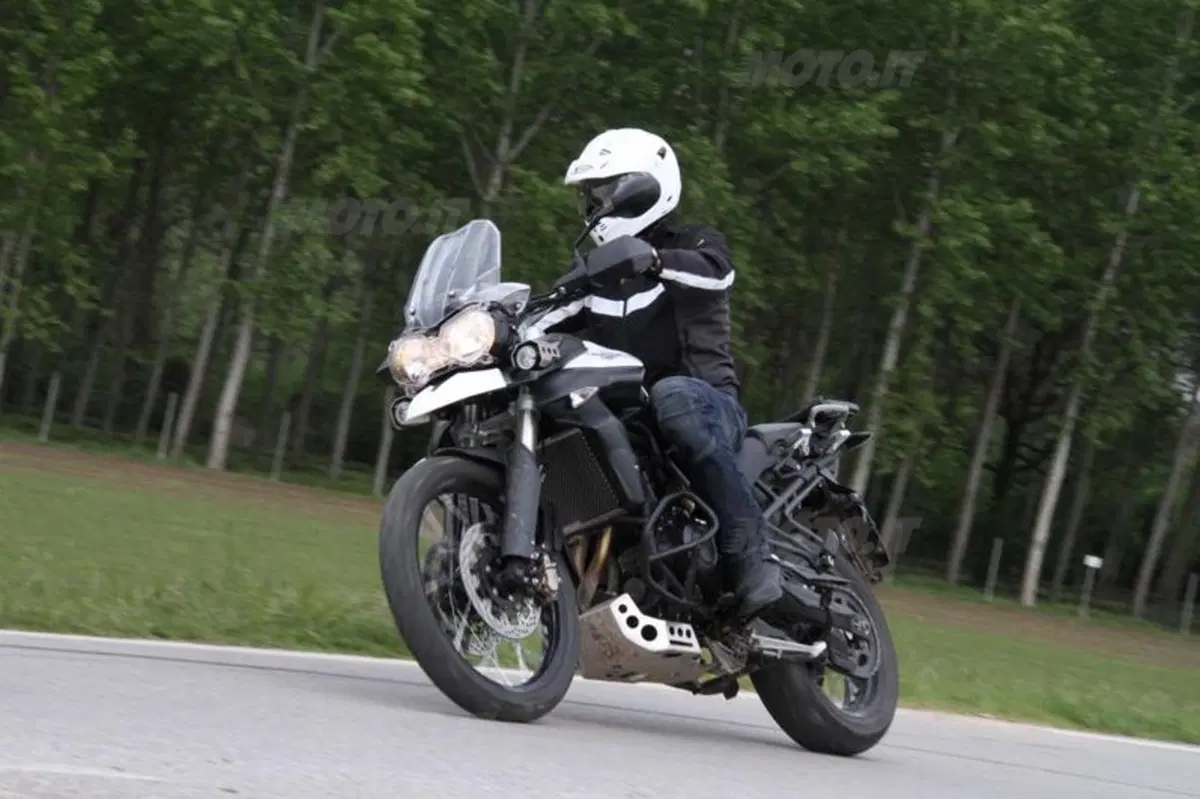 BMW F 800 GS versus Triumph Tiger 800 XC  (3)