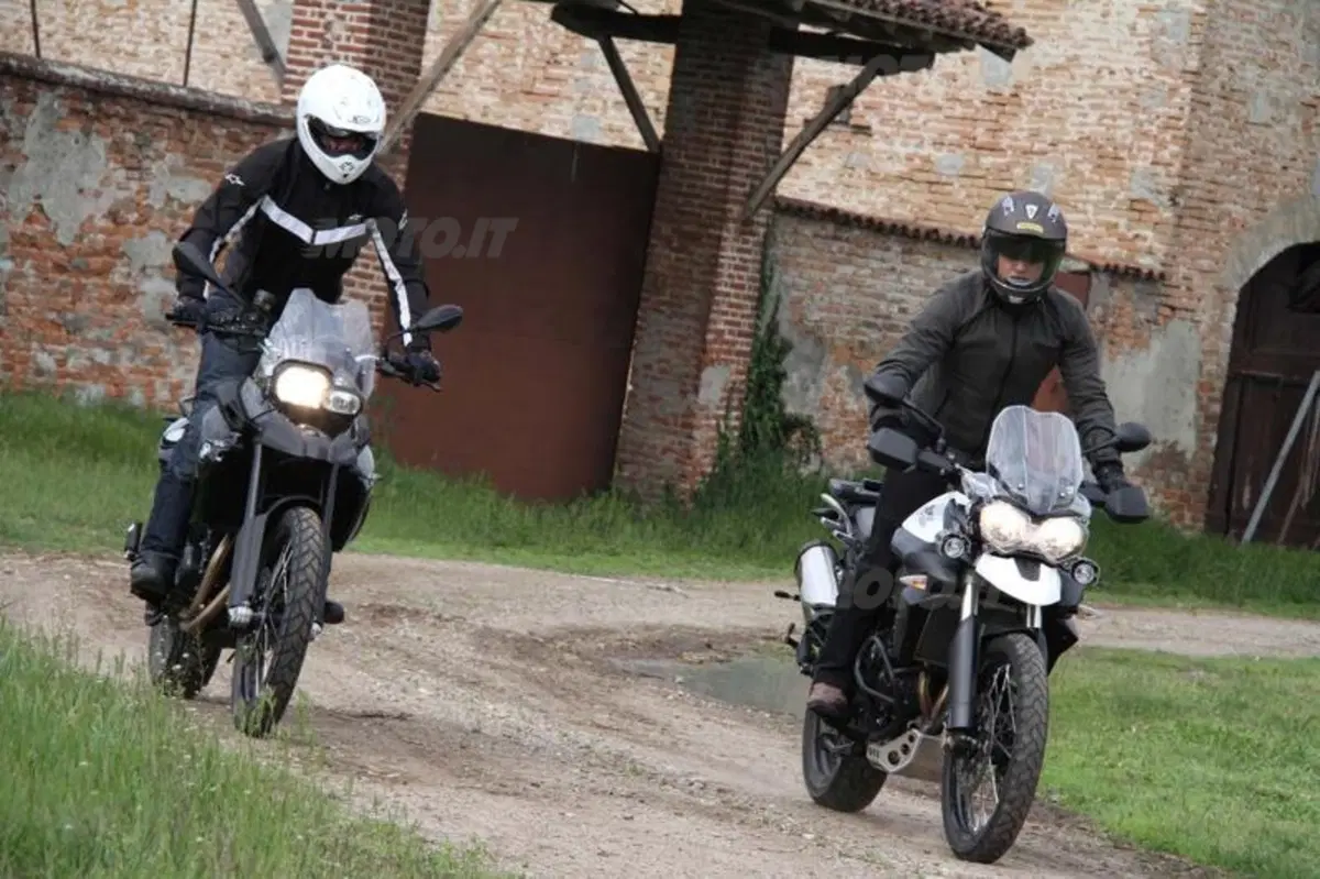 BMW F 800 GS versus Triumph Tiger 800 XC  (6)