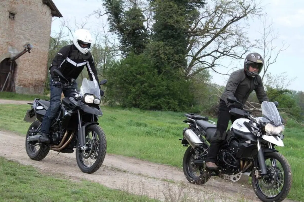BMW F 800 GS versus Triumph Tiger 800 XC  (7)