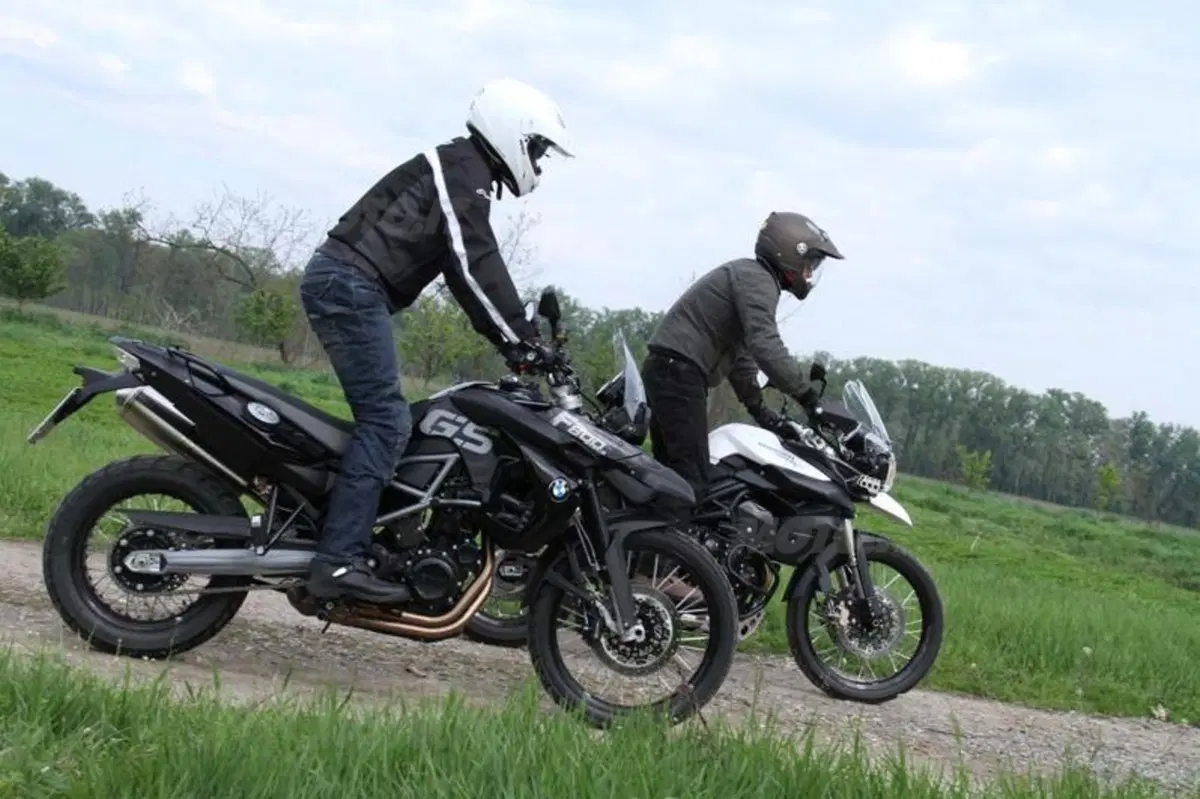 BMW F 800 GS versus Triumph Tiger 800 XC  (8)