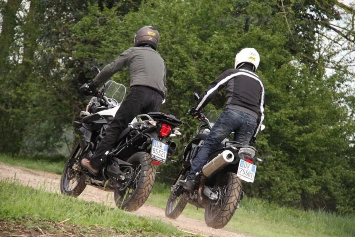 BMW F 800 GS versus Triumph Tiger 800 XC  (11)