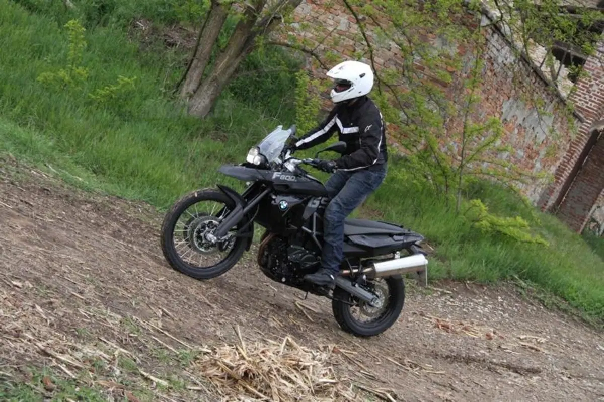 BMW F 800 GS versus Triumph Tiger 800 XC  (12)