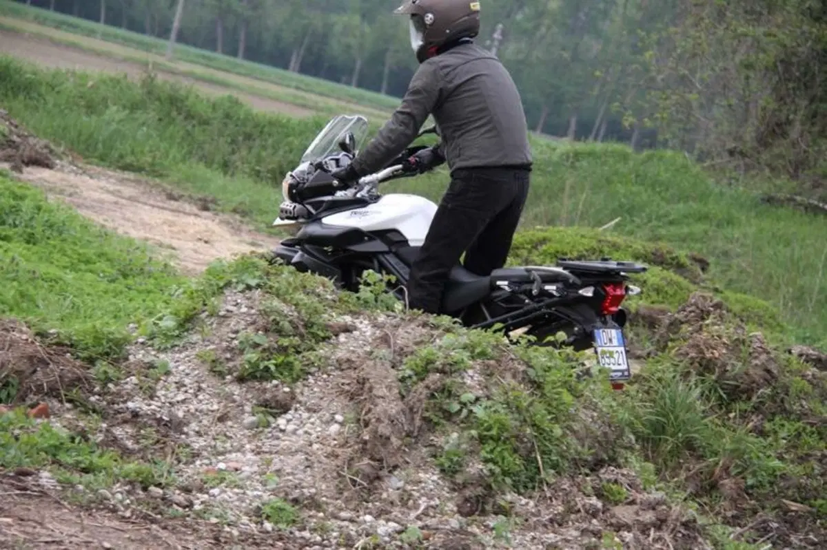 BMW F 800 GS versus Triumph Tiger 800 XC  (13)