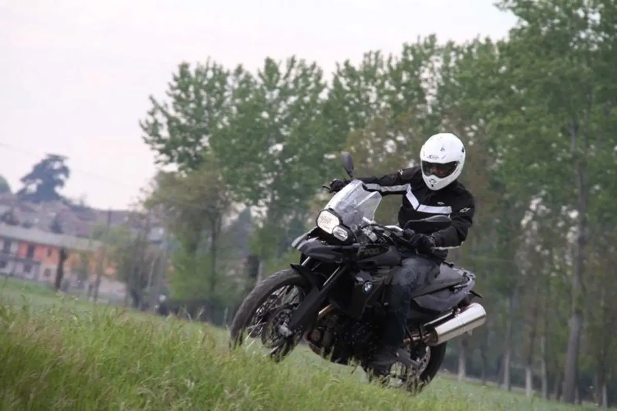 BMW F 800 GS versus Triumph Tiger 800 XC  (17)