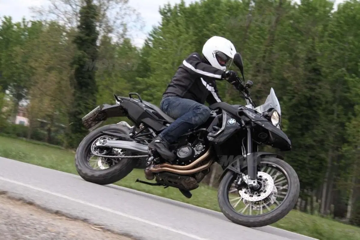 BMW F 800 GS versus Triumph Tiger 800 XC  (18)