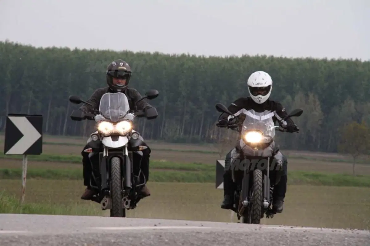 BMW F 800 GS versus Triumph Tiger 800 XC  (22)