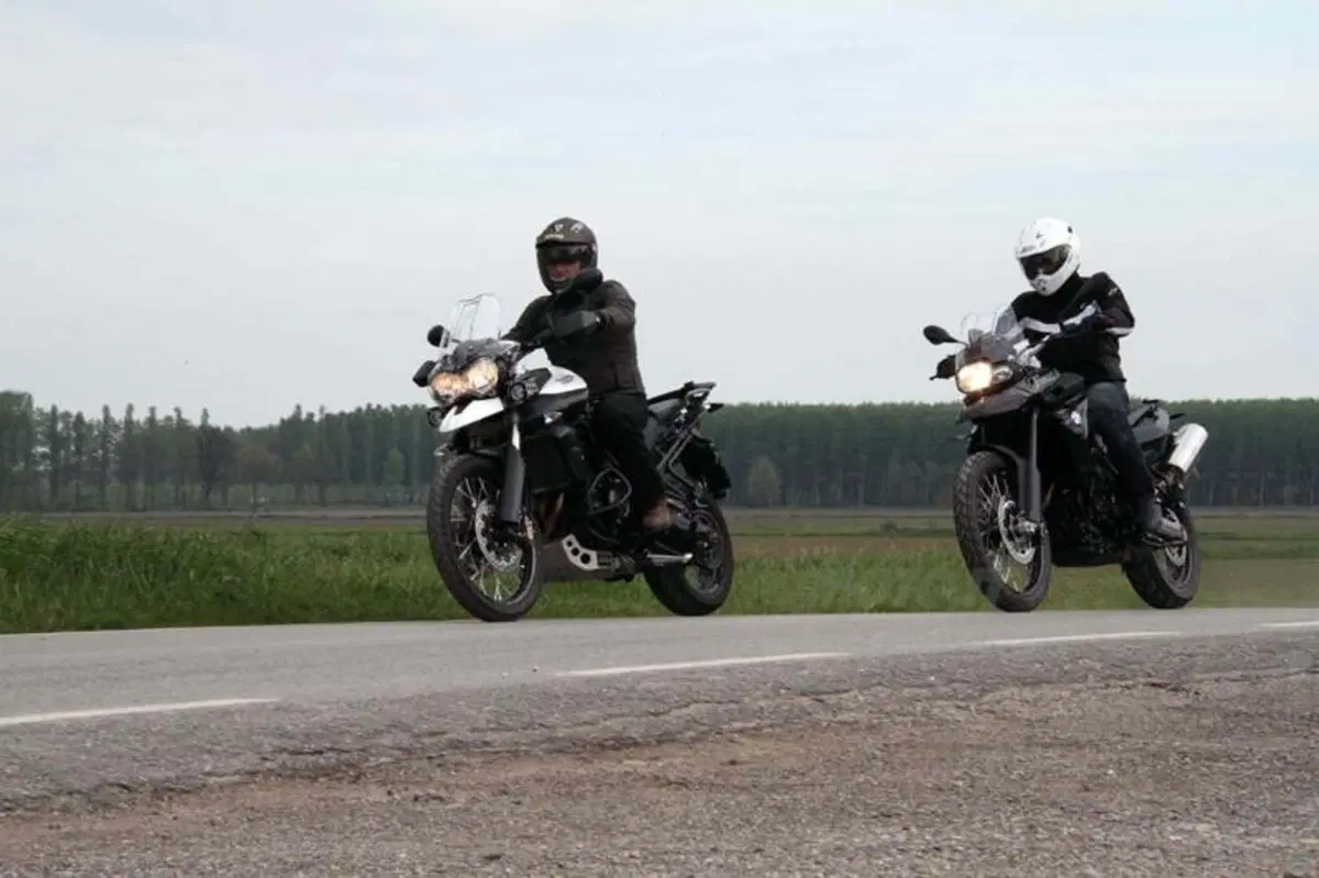 BMW F 800 GS versus Triumph Tiger 800 XC  (23)
