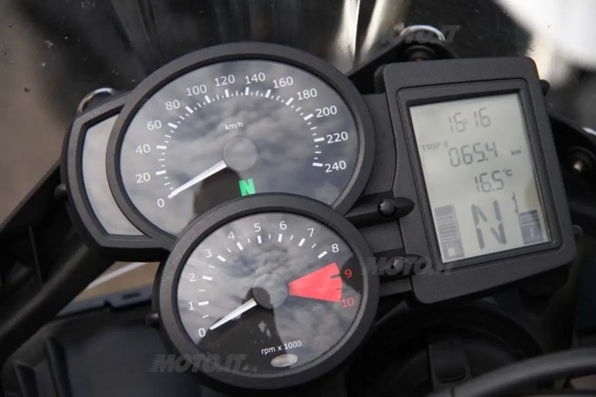 BMW F 800 GS versus Triumph Tiger 800 XC  (50)