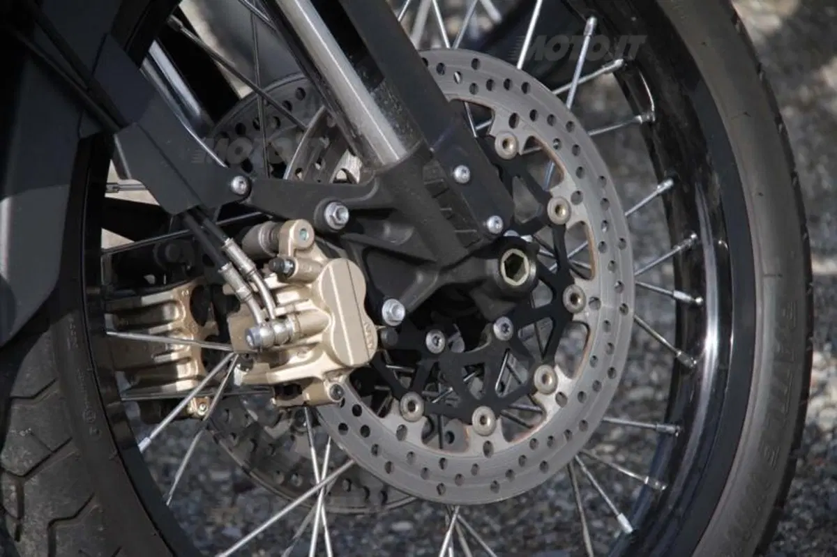 BMW F 800 GS versus Triumph Tiger 800 XC  (55)