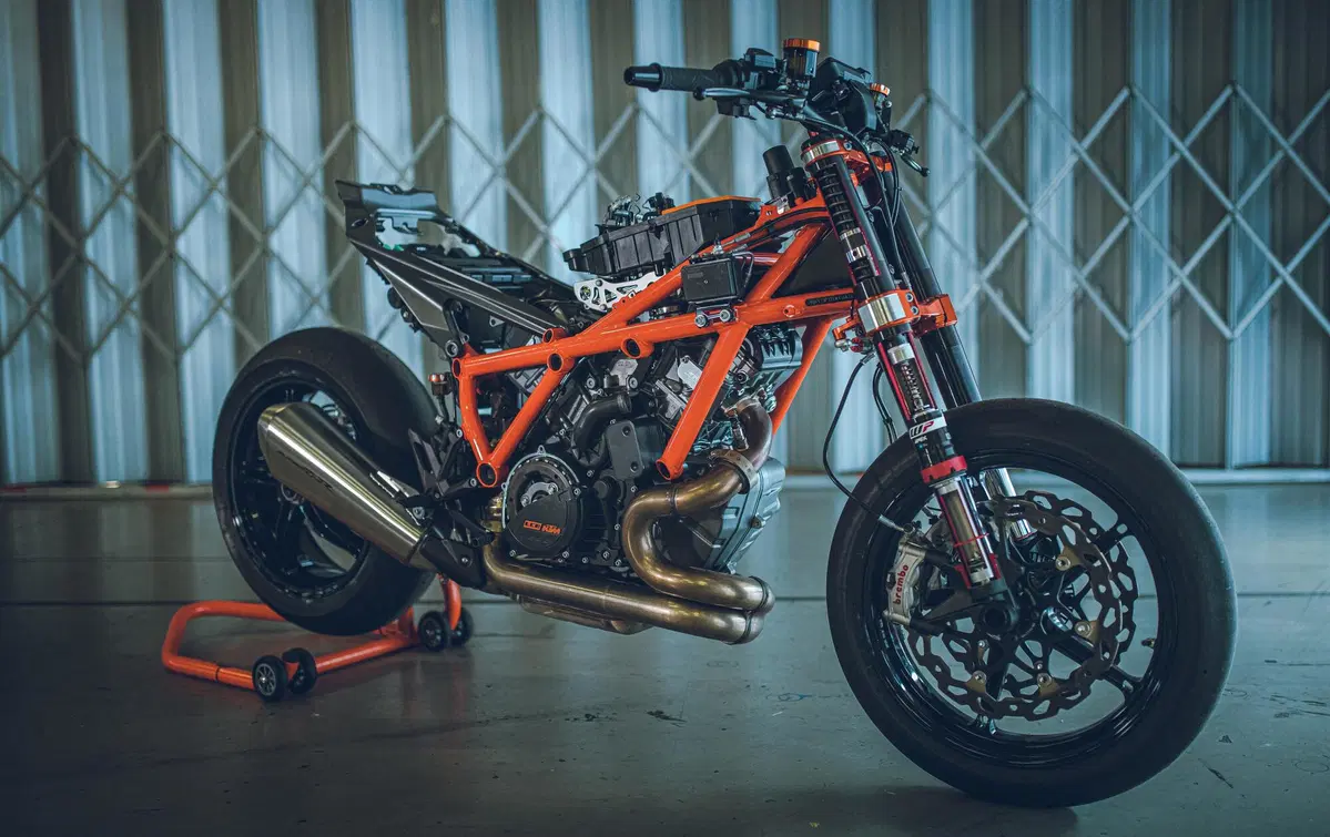 KTM 1290 Super Duke R sempre The Beast