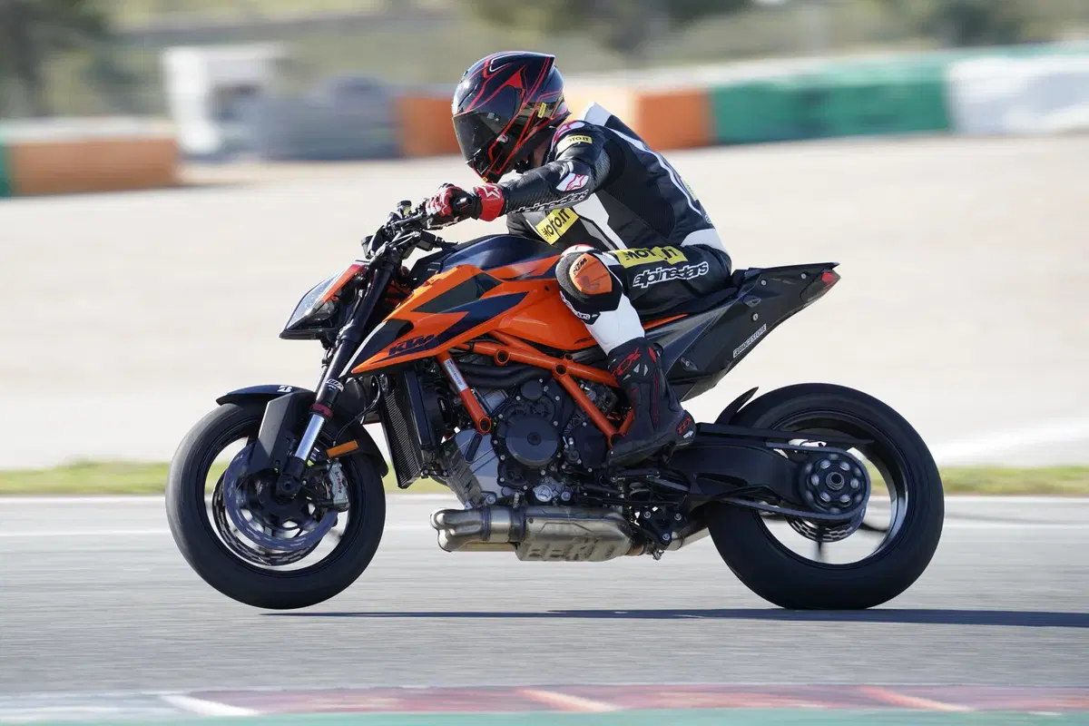 KTM 1290 Super Duke R sempre The Beast (3)