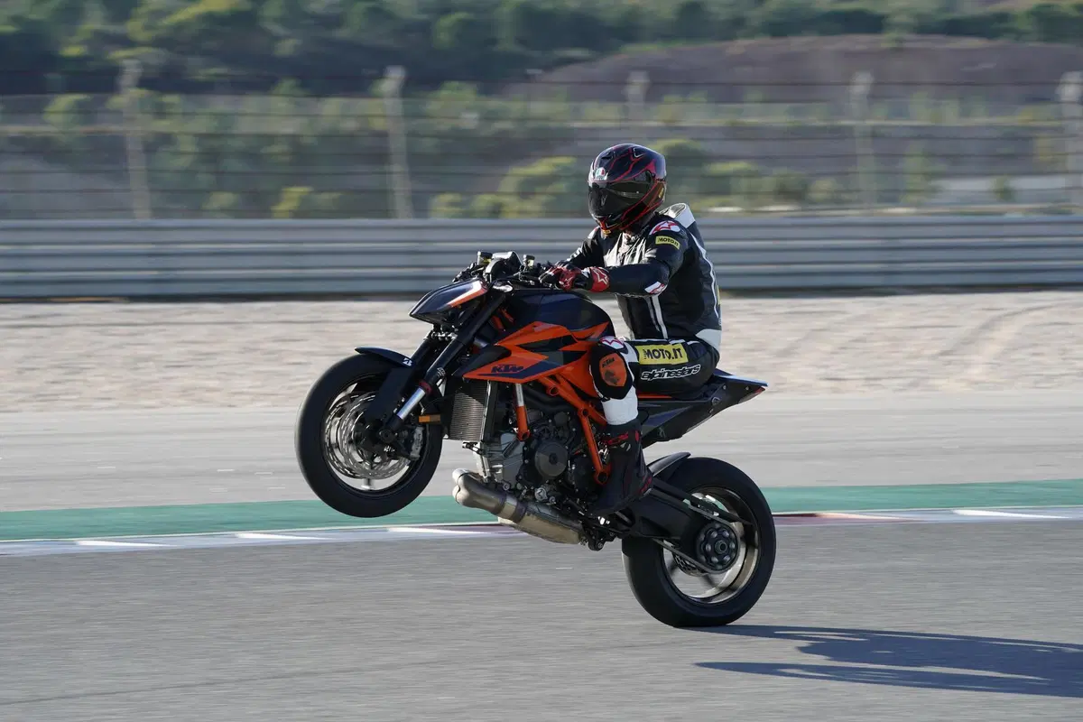 KTM 1290 Super Duke R sempre The Beast (9)