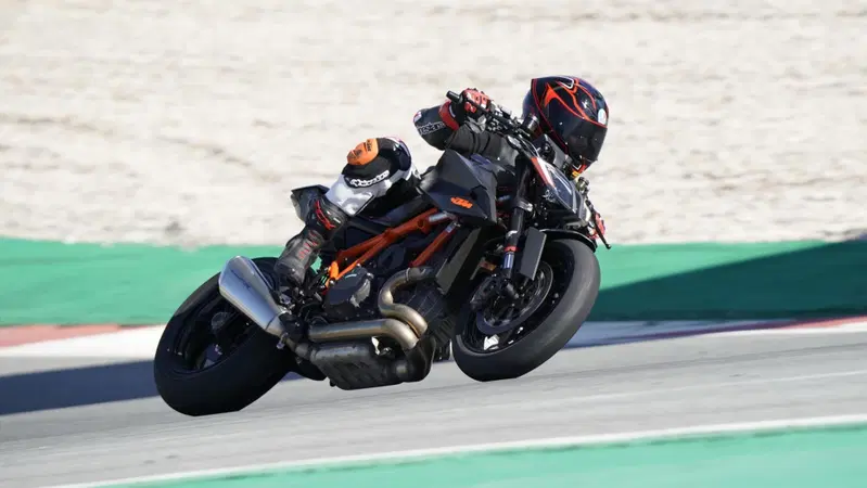 KTM 1290 Super Duke R 2020. E' sempre "The Beast"