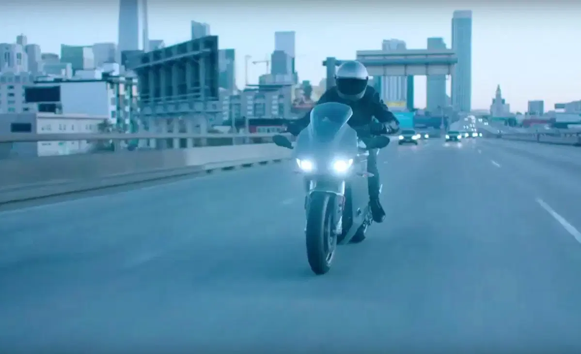 Nuova Zero SR/S. Ecco le prime immagini della sport touring elettrica (6)