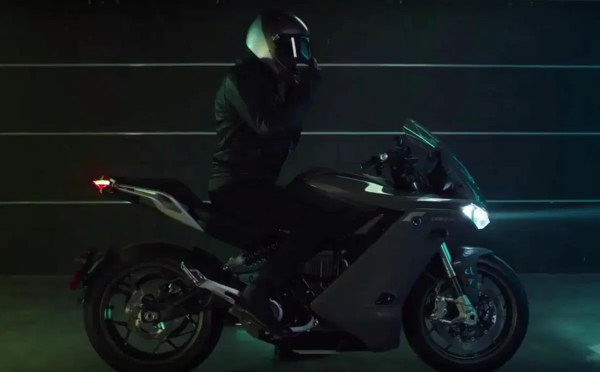 Nuova Zero SR/S. Ecco le prime immagini della sport touring elettrica (2)