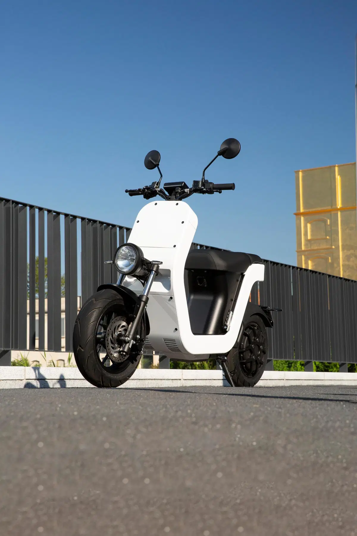 Test ME Scooter. Elettrico, bello e divertente (3)