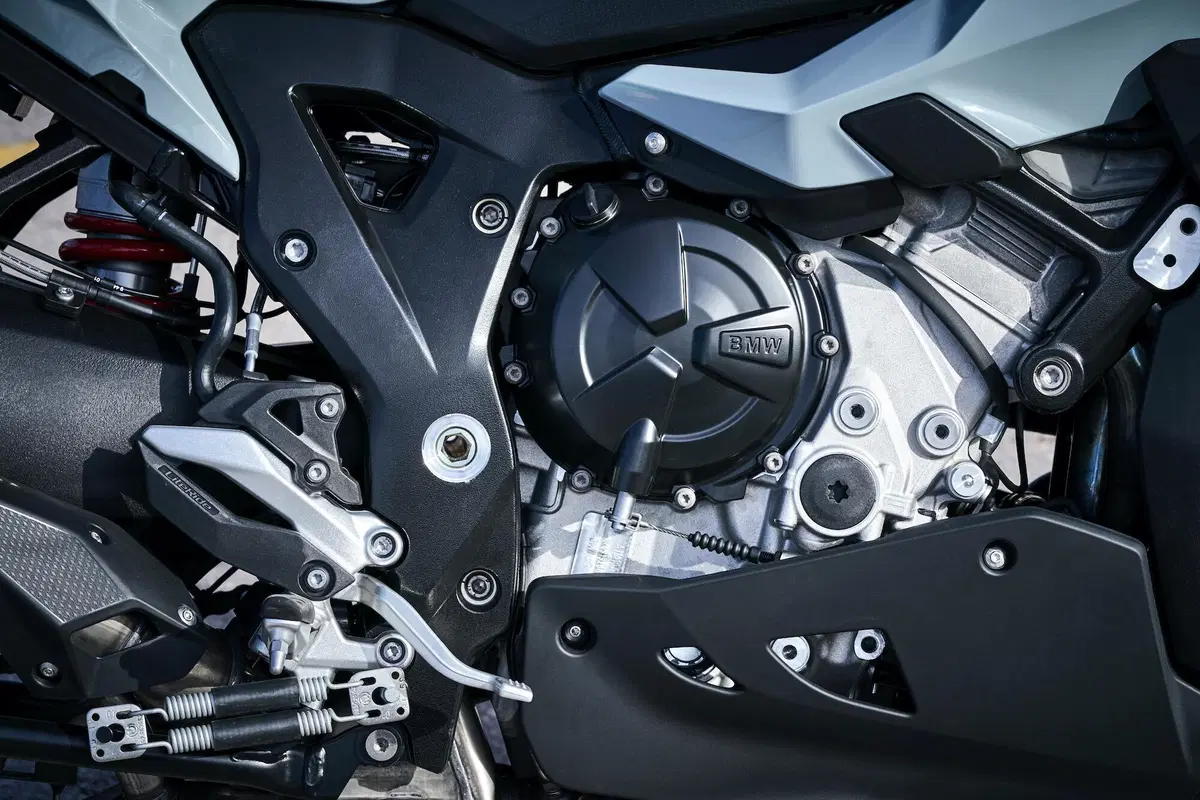 BMW S1000 XR TEST. The boss is back (2)