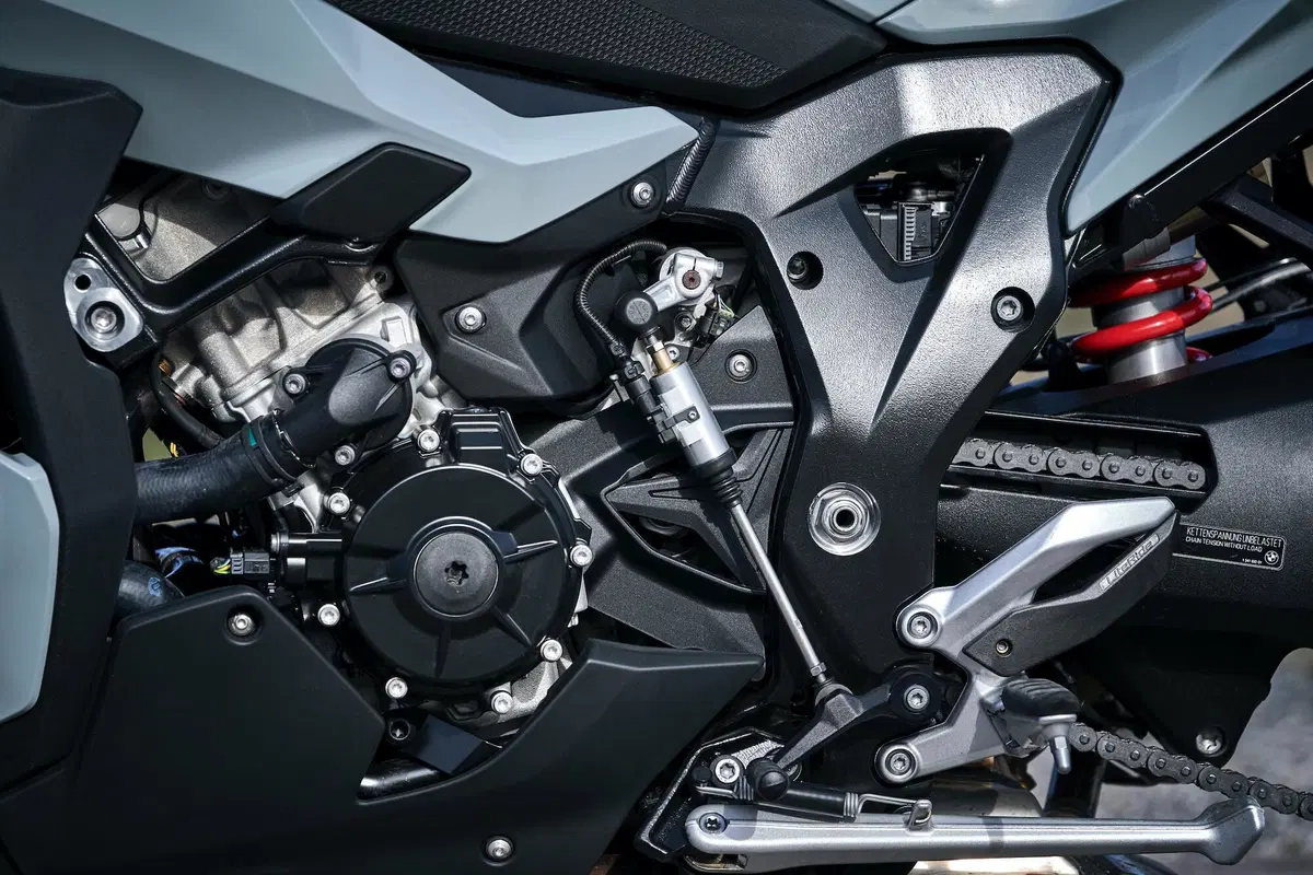 BMW S1000 XR TEST. The boss is back