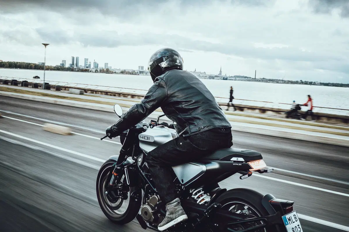 Le Husqvarna Vitpilen e Svartpilen 2020 (401 e 701) sono in vendita (10)