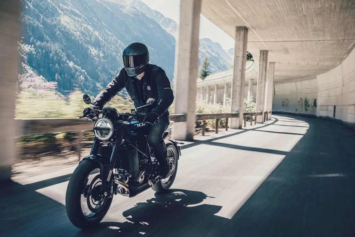 Le Husqvarna Vitpilen e Svartpilen 2020 (401 e 701) sono in vendita (13)