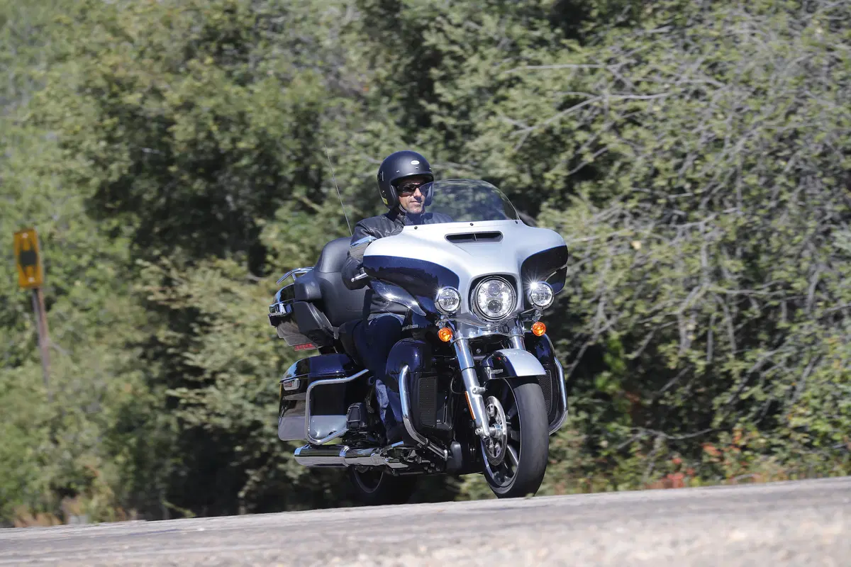 Harley Davidson, le novità Touring 2020, l'RDRS e H-D Connect (2)