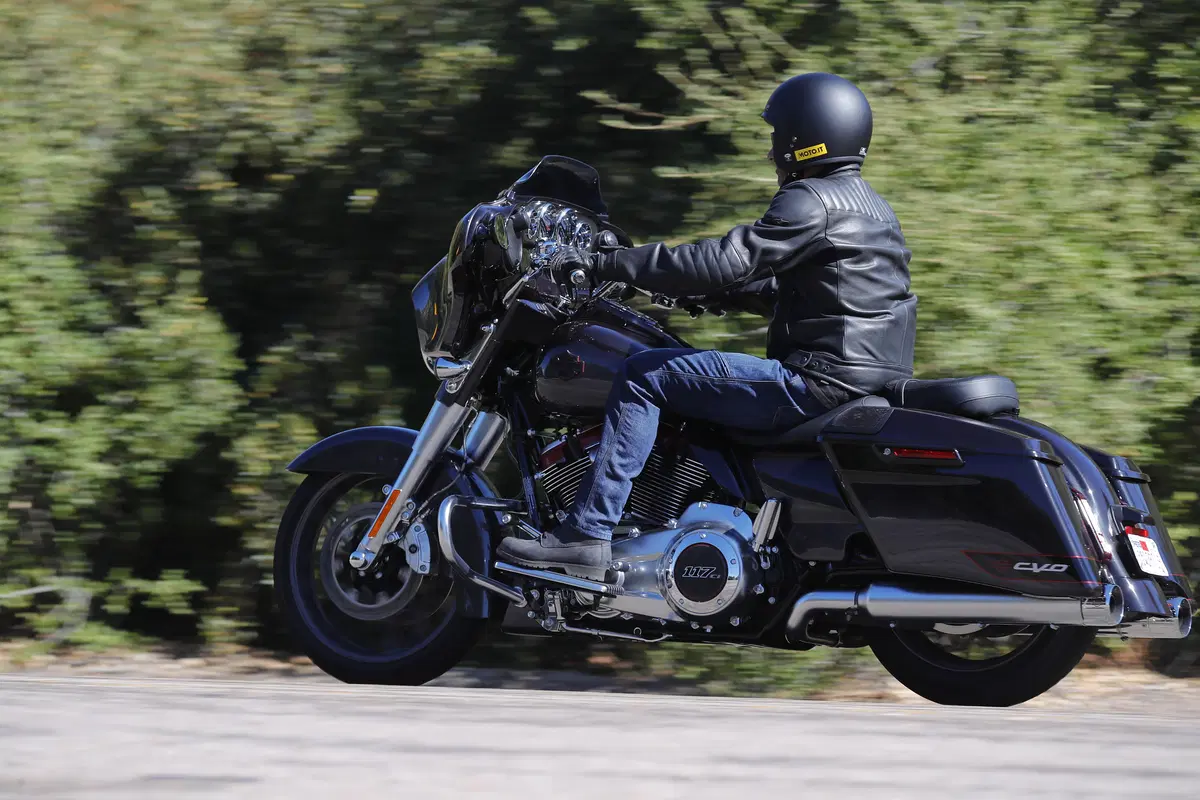 Harley Davidson, le novità Touring 2020, l'RDRS e H-D Connect (5)