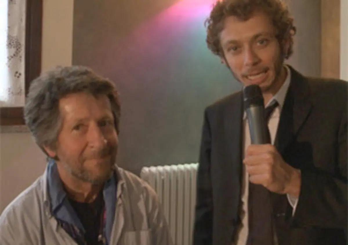 La "Iena" Valentino Rossi intervista pap&agrave; Graziano