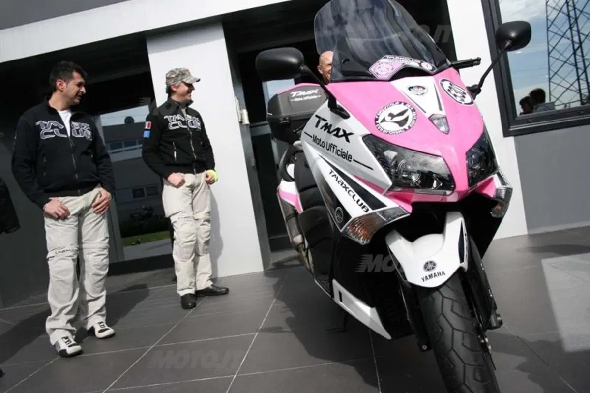 Yamaha TMax 530 Giro d'Italia: la prima tappa prende il via (2)