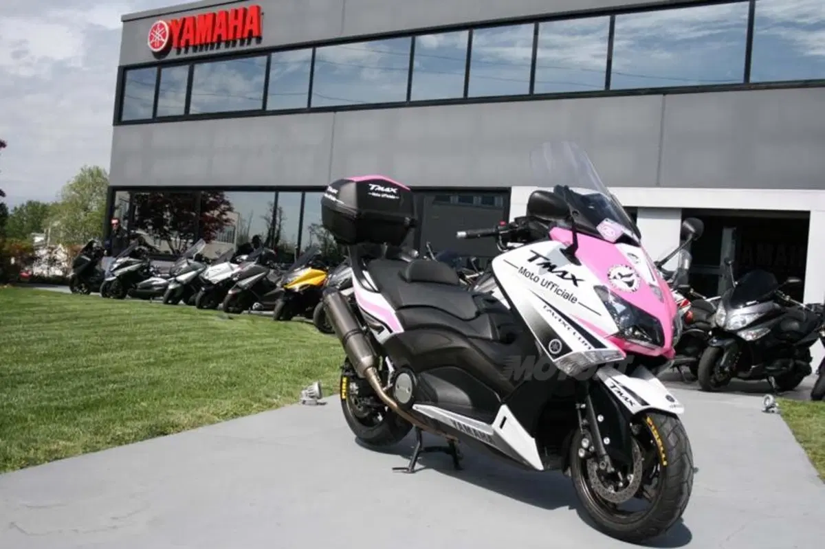 Yamaha TMax 530 Giro d'Italia: la prima tappa prende il via (4)