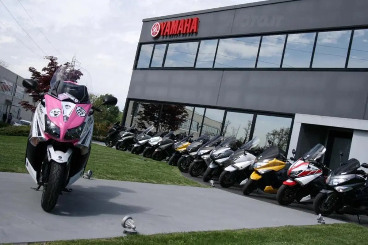 Yamaha TMax 530 Giro d'Italia: la prima tappa prende il via (9)