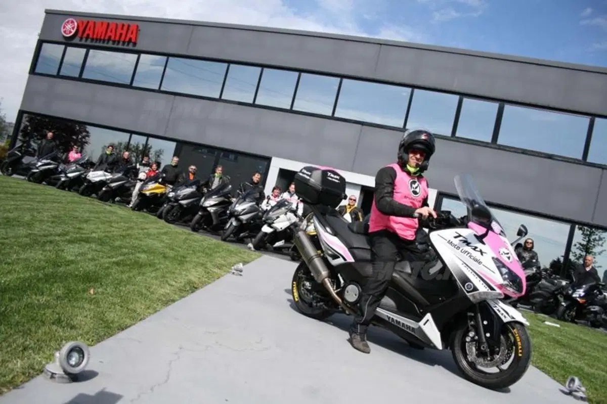 Yamaha TMax 530 Giro d'Italia: la prima tappa prende il via (11)