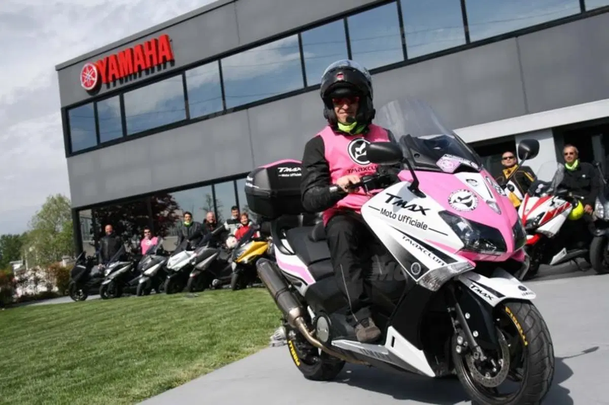 Yamaha TMax 530 Giro d'Italia: la prima tappa prende il via (12)