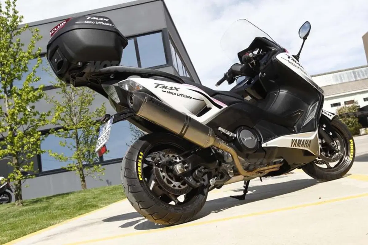 Yamaha TMax 530 Giro d'Italia: la prima tappa prende il via (17)