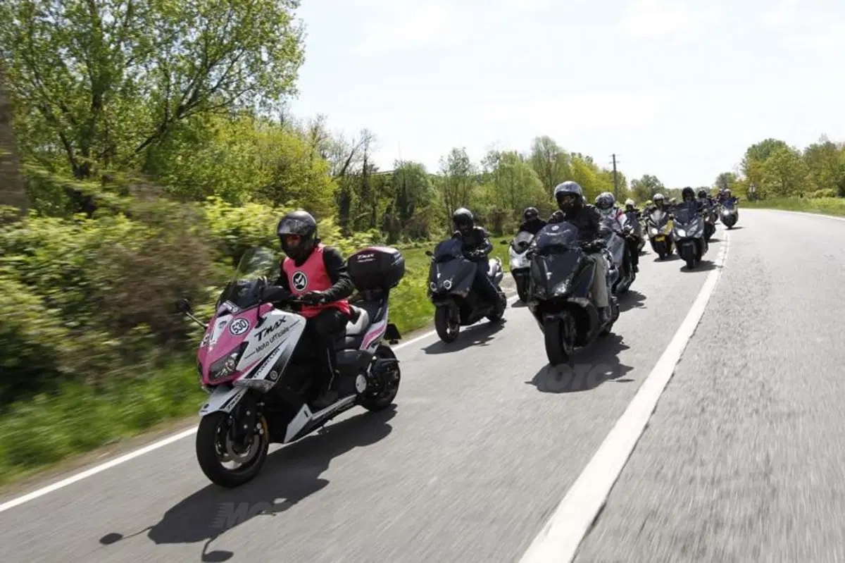 Yamaha TMax 530 Giro d'Italia: la prima tappa prende il via (19)