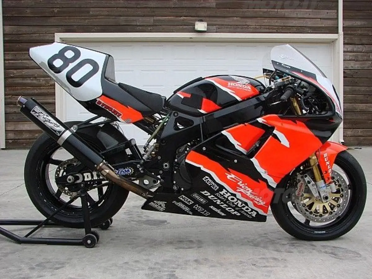 Kenny Roberts vende 5 moto della sua collezione