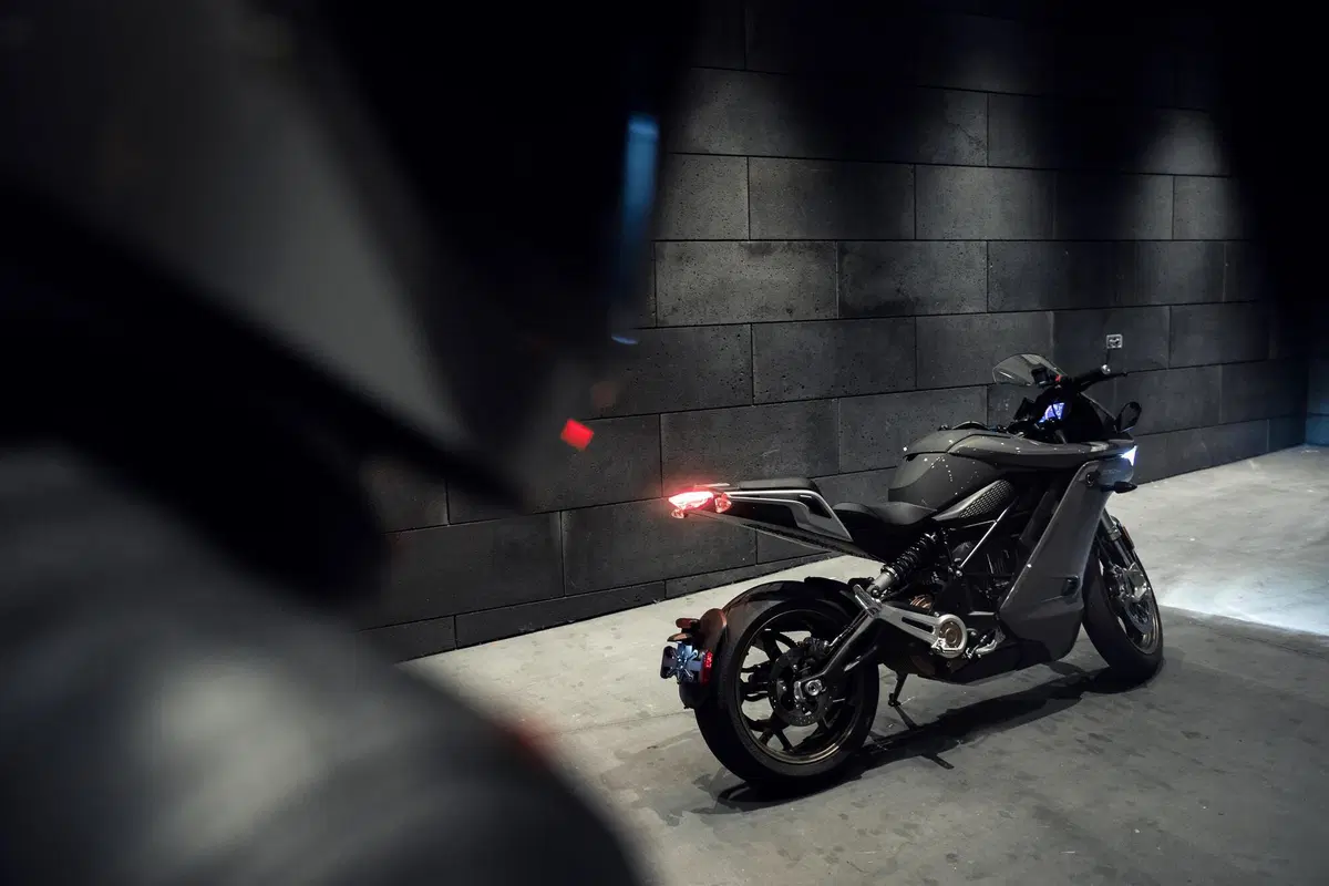 Zero SR / S. Dati, foto e prezzi della nuova moto elettrica (11)