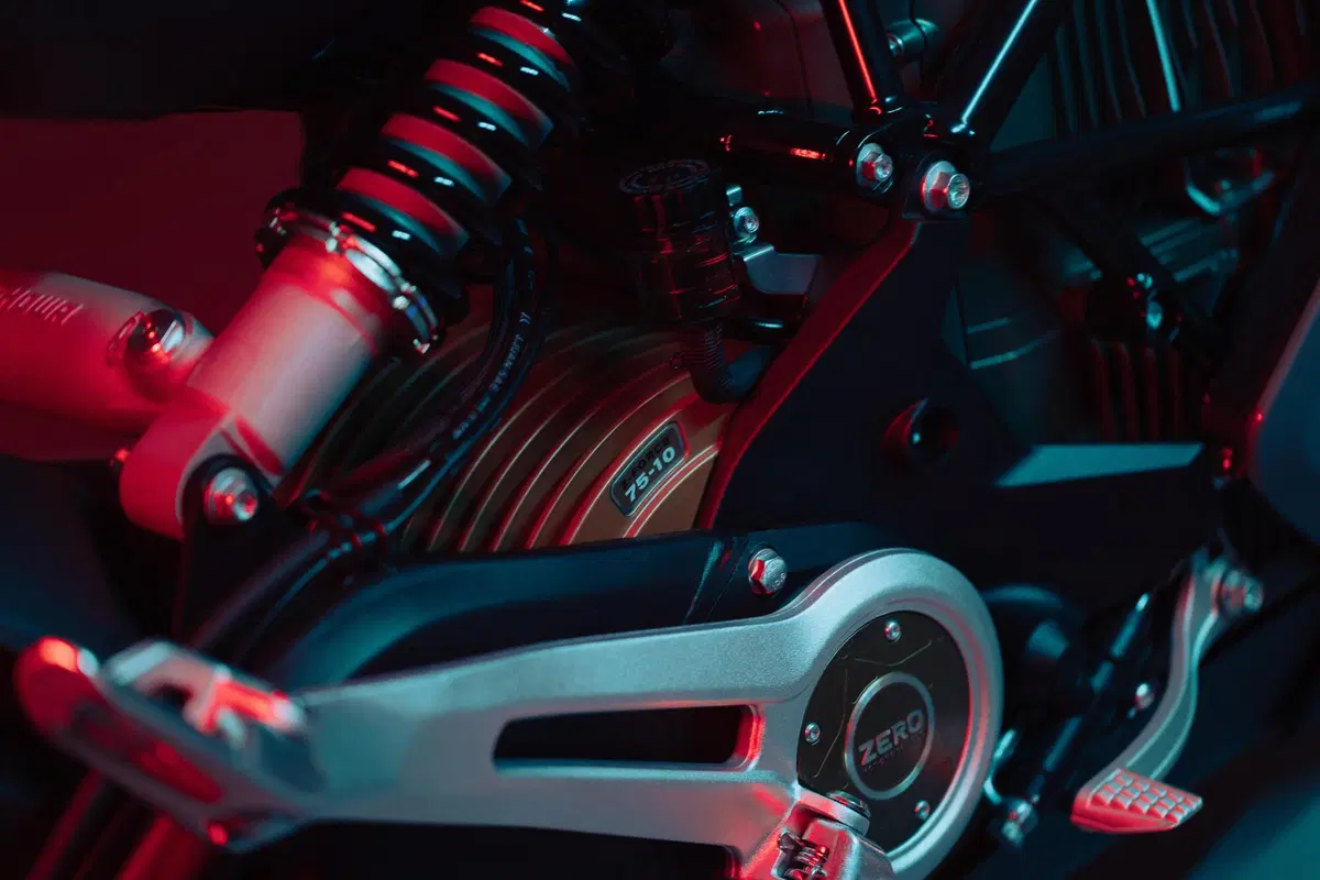 Zero SR / S. Dati, foto e prezzi della nuova moto elettrica (13)