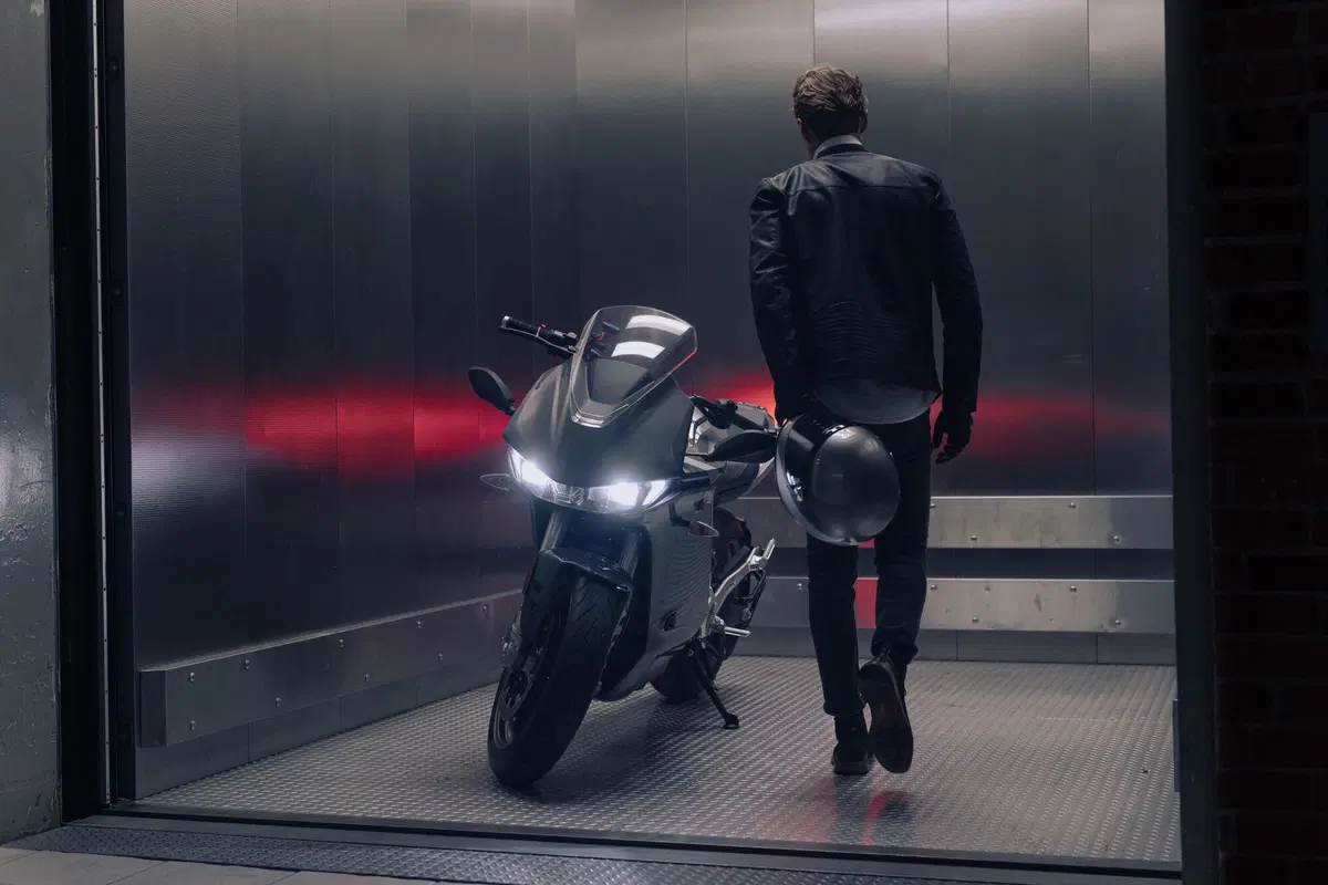 Zero SR / S. Dati, foto e prezzi della nuova moto elettrica (17)
