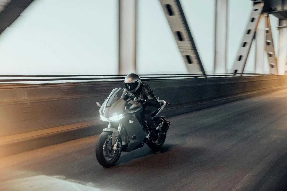 Zero SR / S. Dati, foto e prezzi della nuova moto elettrica (18)
