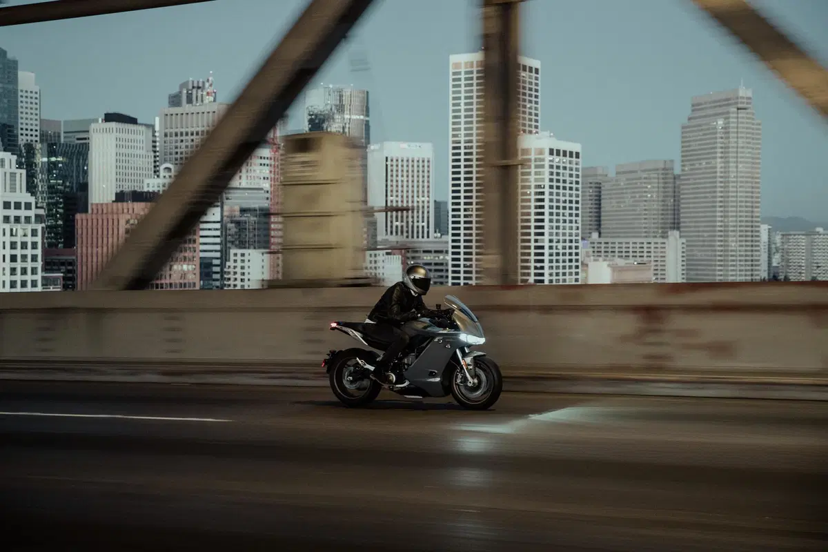Zero SR / S. Dati, foto e prezzi della nuova moto elettrica (19)