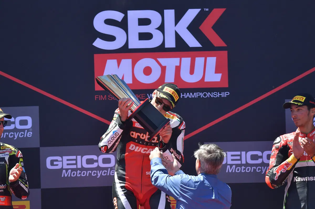 SBK 2019. Chaz Davies si impone in gara2 a Laguna Seca (5)