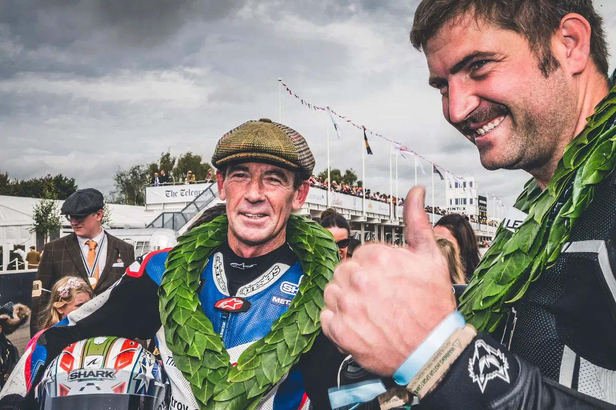 Corser vs. McGuinness sulle moto d'epoca a Goodwood (2)