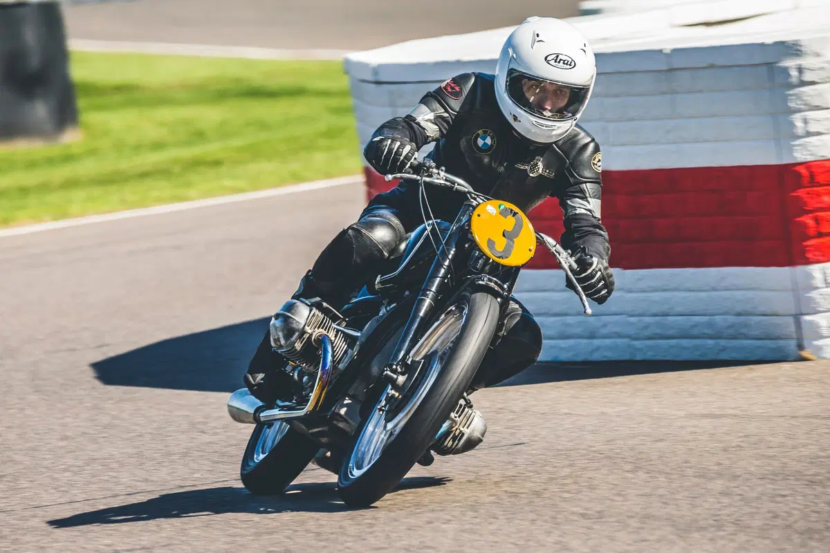 Corser vs. McGuinness sulle moto d'epoca a Goodwood (5)